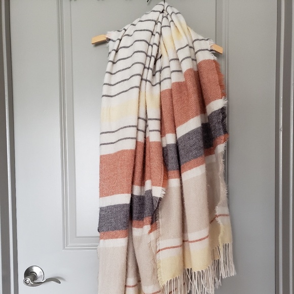 LOFT Accessories - LOFT Blanket Scarf